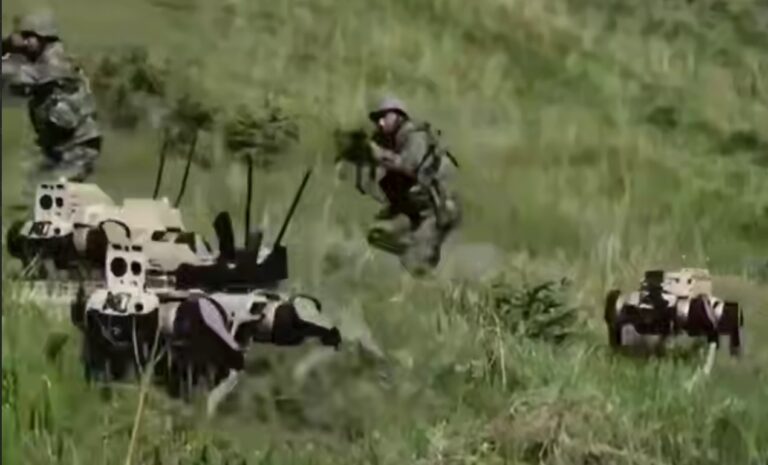 Mehr über den Artikel erfahren Cyber-Killer:💥Chinas Armee drillt mörderische Roboterhunde