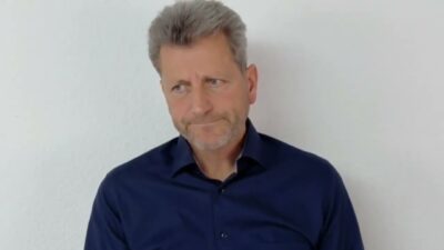 Mehr über den Artikel erfahren Arne Schmitt zeigt Richter an – Schöffe flieht vor Personalienfeststellung