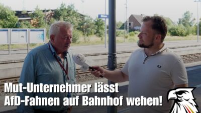 Mehr über den Artikel erfahren EXKLUSIV-Interview: Mut-Unternehmer lässt AfD-Fahnen auf Bahnhof wehen!
