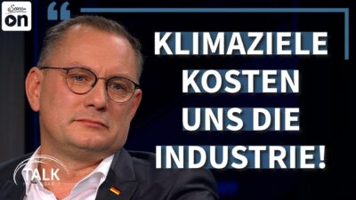 Mehr über den Artikel erfahren Absichtlich arm: Das Klima retten oder uns? | Talk im Hangar-7