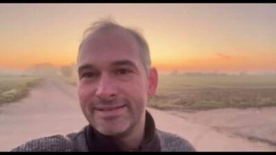 Mehr über den Artikel erfahren Merz ✈️ 21 Std. für 4 Min. Rede nach 🇧🇷, um zu erklären, dass 🇩🇪 bereit ist unterzugehen + es 💴 💰!