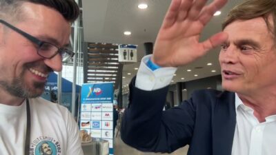 Mehr über den Artikel erfahren Parteitag fast vorbei, PLÖTZLICH knallt Baumann Politbomben am laufenden Band raus! Dringend ansehen