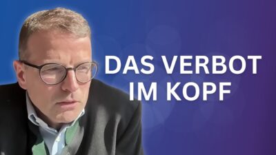 Mehr über den Artikel erfahren Warum wir nicht einmal mehr innerlich widersprechen | Psychotische Gesellschaft (Raphael Bonelli)
