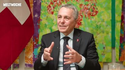 Mehr über den Artikel erfahren «Neutralität verbietet Kriegsparteilichkeit, aber nicht Menschlichkeit»: Ignazio Cassis im Gespräch
